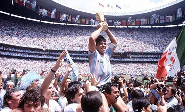 1986年世界杯老照片 “球王”