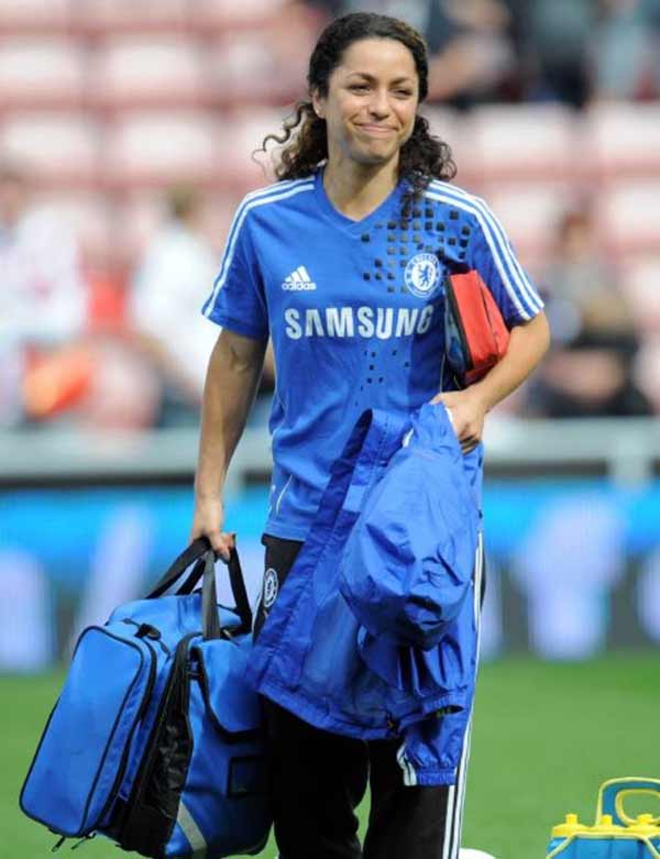 жŮҽ-ޣEva Carneiro